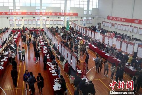 人社部：对未就业毕业生要提供不少于3次岗位推介