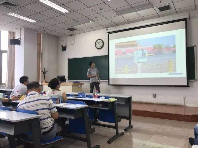 用“第三间教室”促亲子共成长