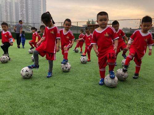 教育部：明年再建3000所全国足球特色幼儿园