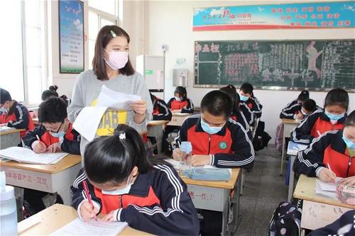 河南校园疫情防控常态化 中小学师生在校可不戴口罩