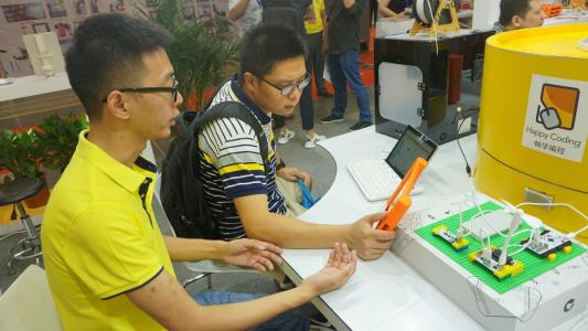 816节课,6.5亿次播放 探索"未来小学"教育新形态