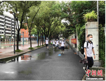 武汉15.8万名初一、初二学生返校复课