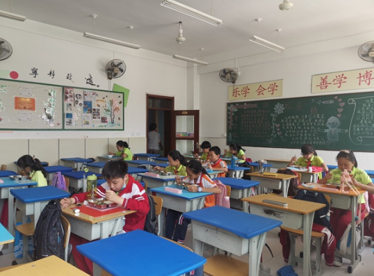 为家长分忧的校园配餐 为何反对声一片？