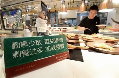 西安一高校推“半价半份餐”，学生叫好：节约又实惠